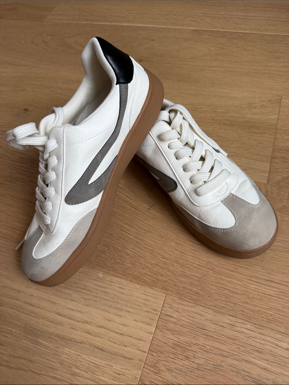 Dolce Vita White, Gray, Brown & Black Low-Top Sneakers